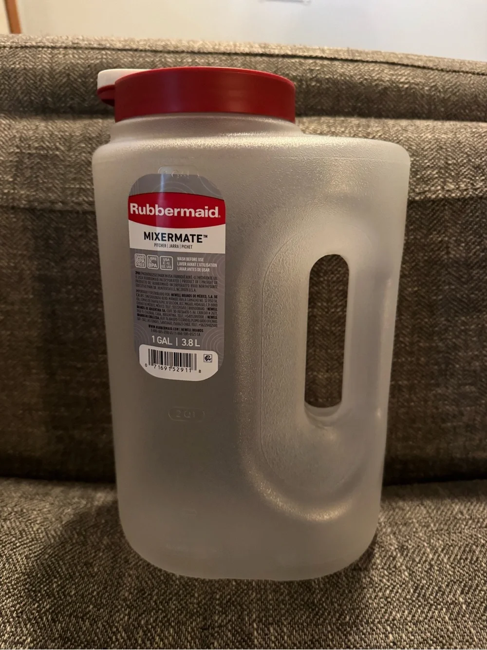 Rubbermaid Frosted White Mixer Pitcher with Red Screw Lid 1 gallon New